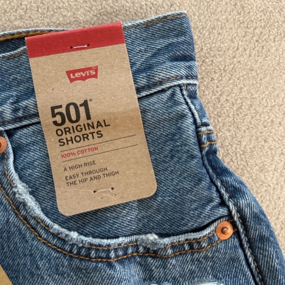 Levi's Light Blue Denim with Iconic Patch - Picture 3 of 6